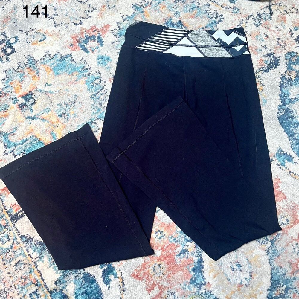 Lululemon Flare Size 6 Black Leggings With Black And White Waist Reversible